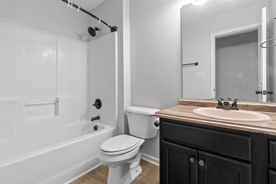 Building Photo - 6471 Chamblee Dr