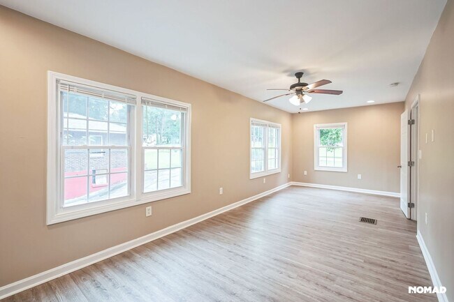 Building Photo - 1461 Centra Villa Dr SW