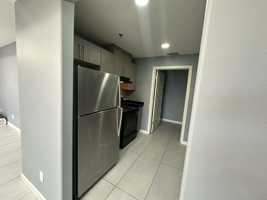 Building Photo - 1421 W Harrison Ave