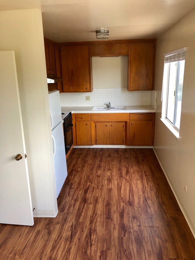Building Photo - 810 Spencer Street, Unit 1