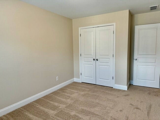 Building Photo - Better than New!