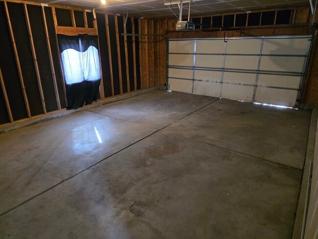 Building Photo - 594 S Maher Dr