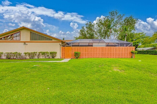 Building Photo - 1240 Summit Pl Cir