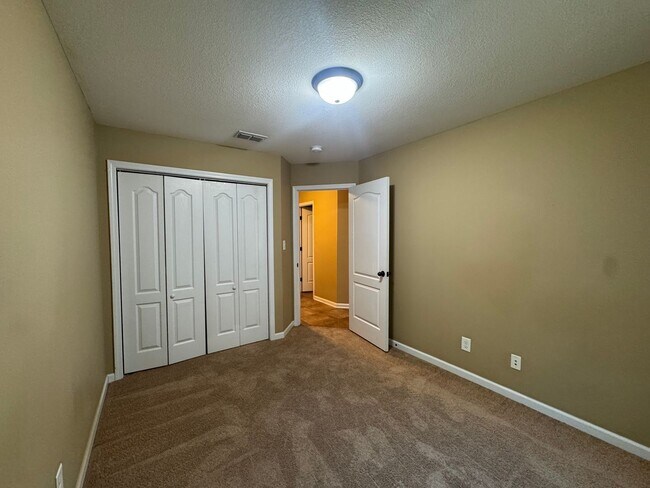 Building Photo - 1727 Thistlewood Dr