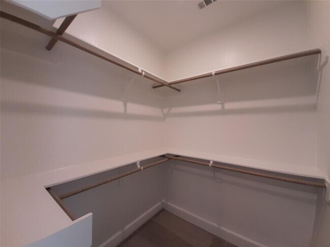 Building Photo - 7575 Pemberley Ct