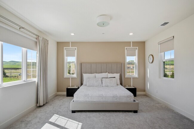 Building Photo - 2480 Iverstone St