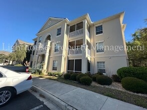Building Photo - 2 Bedroom / 2 Bathroom Condo in Gated Community