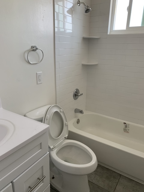 BATHROOM - 1242 N Westmoreland Ave