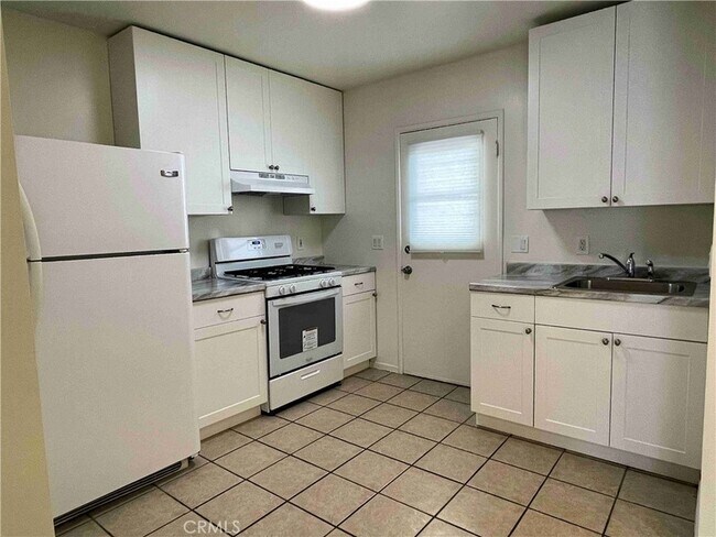 Building Photo - 224 Bayview Dr