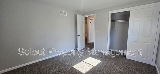 Building Photo - 6315 Midfield Dr