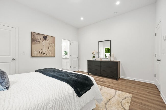 Building Photo - 1223 Oakland Dr SW