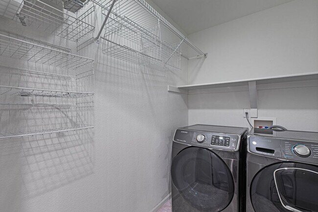 Building Photo - 6 Bedroom plus and office near Rigden Farms