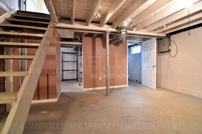 Building Photo - 702 Compton St