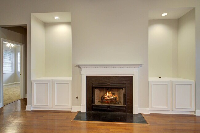 Building Photo - 6040 Fieldstone Cir