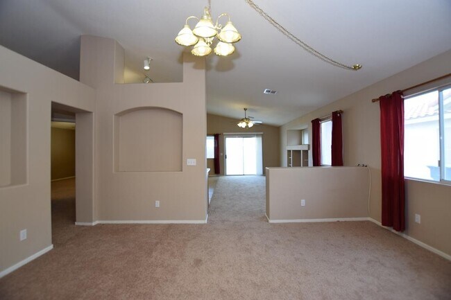 Building Photo - 1024 Clover Tip Ct