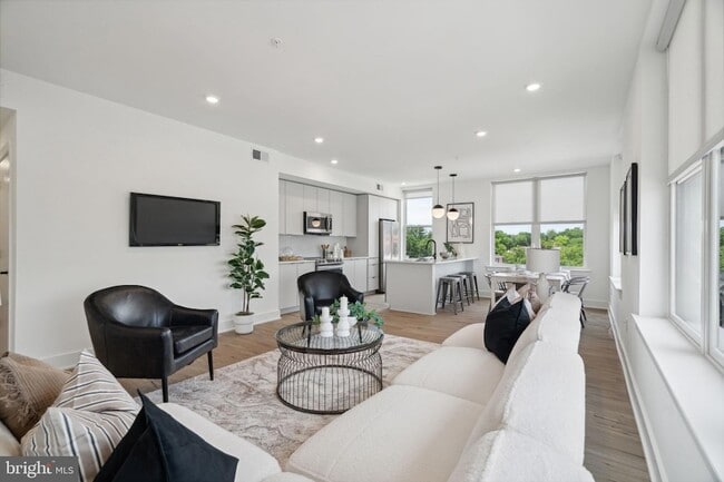 Building Photo - 139 W Chelten Ave