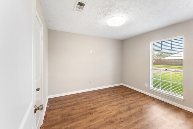 Building Photo - 2327 Rittenmore Dr