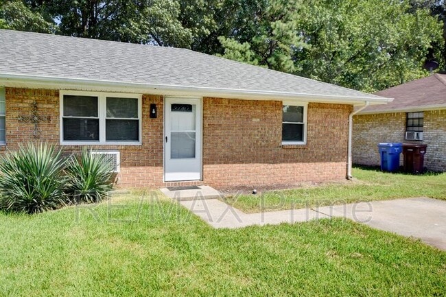 Building Photo - 1302 Linden Ave
