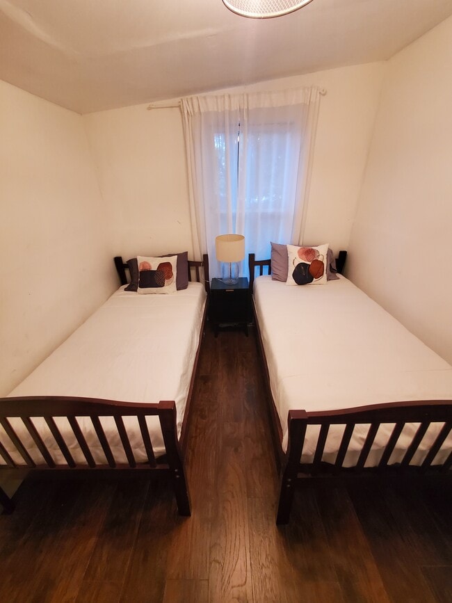 Building Photo - Furnished, Cozy Stay in the Arts District