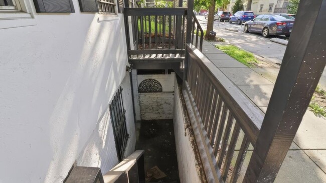 Building Photo - 1028 Kenyon St NW