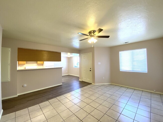 Building Photo - 2BR/1Bath - 4 Plex in Rio Rancho