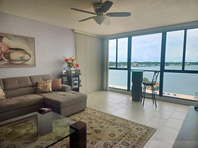 Building Photo - 7100 Sunshine Skyway Ln S