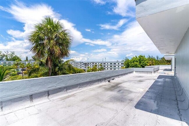 Building Photo - 14820 Naranja Lakes Blvd