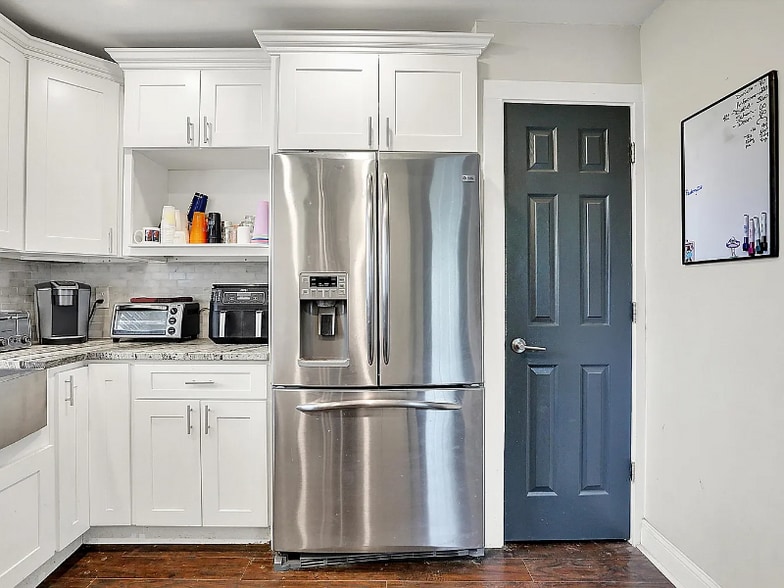 Building Photo - 1641 Iowa St