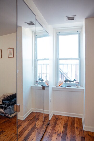 Building Photo - 625 S Negley Ave