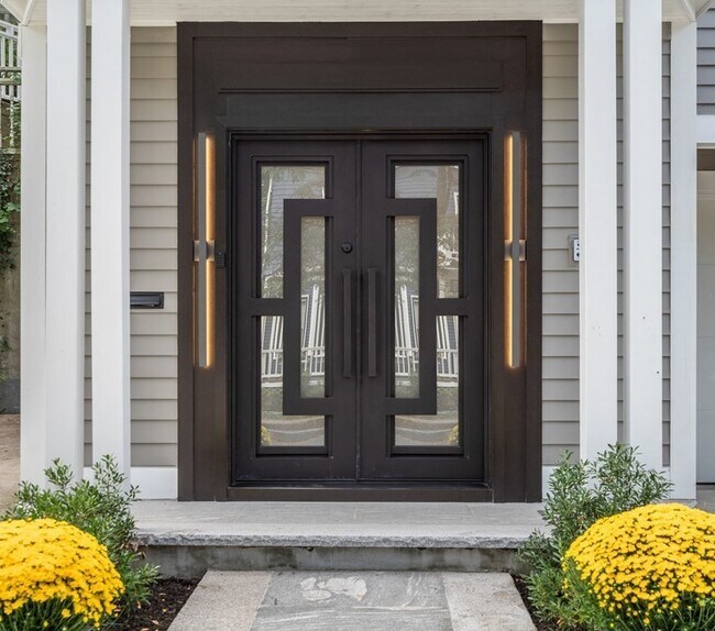 Building Photo - 89 University Rd