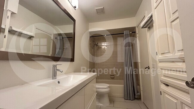 Building Photo - 3701 Leathertop Dr