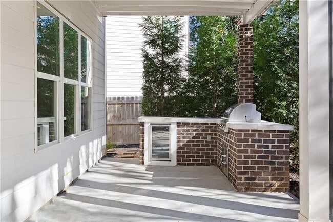 Building Photo - 1859 Commons Pl NW