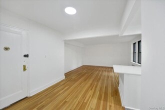Building Photo - 3840 Greystone Ave