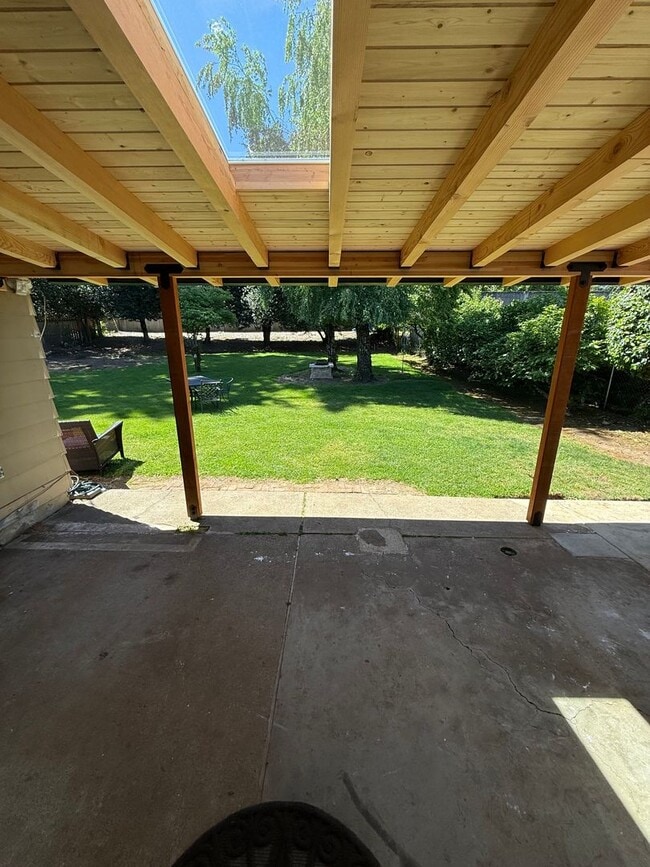 Building Photo - Entertainer’s Dream in NE Portland – Fully...
