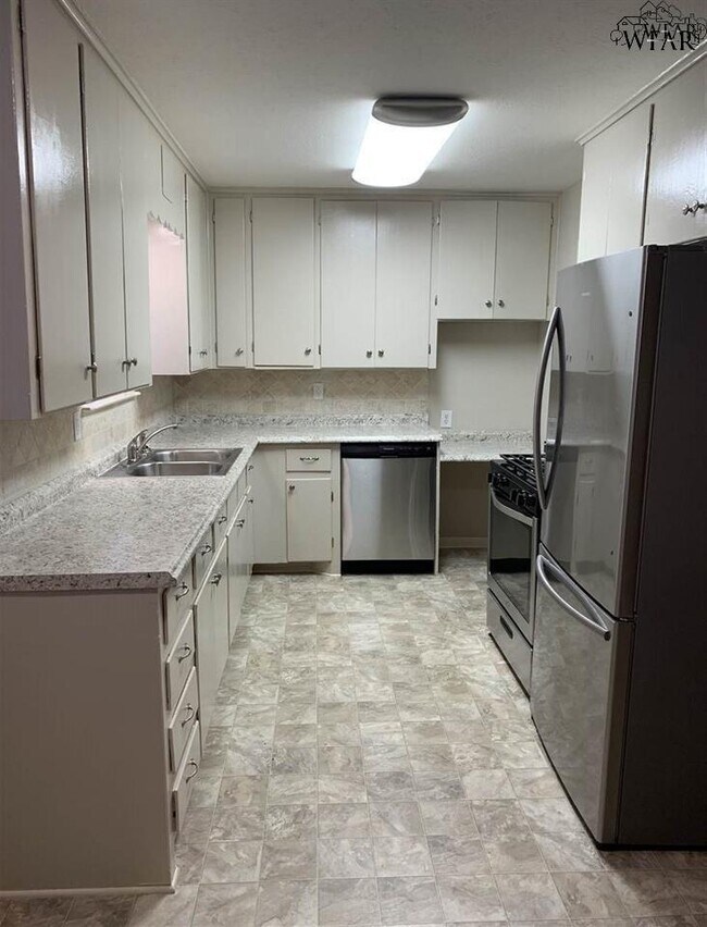 Building Photo - 1218 Santa Barbara Dr