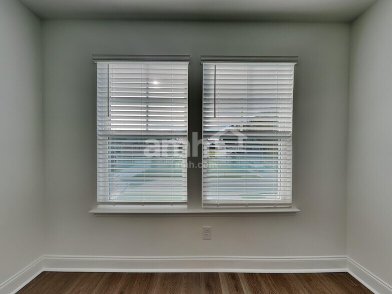 Building Photo - 622 Old Trolley Rd