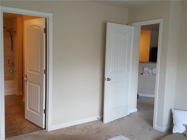 Building Photo - 805 Pleasant Hill Rd