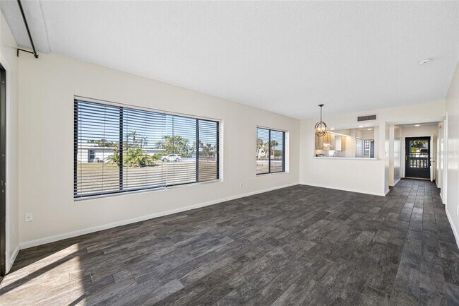 Building Photo - 828 Bahia Del Sol Dr