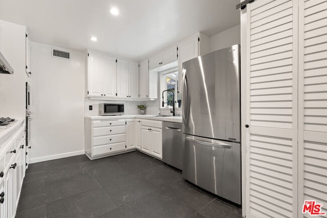 Building Photo - 3314 McLaughlin Ave