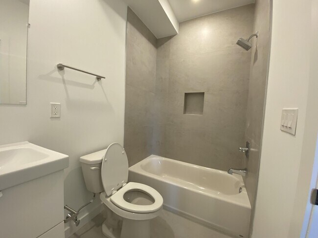 Building Photo - 317 N 41st St
