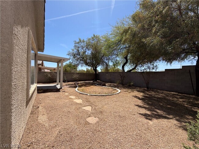 Building Photo - 10975 Pumpkin Ridge Ave