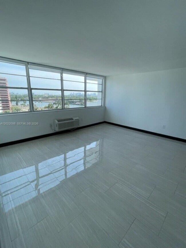 Building Photo - 5313 Collins Ave