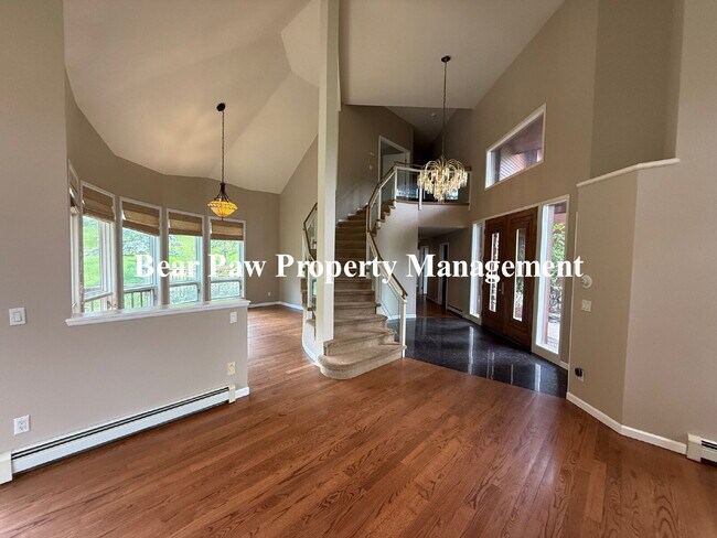 Building Photo - Beautiful Home in Riva Chase!