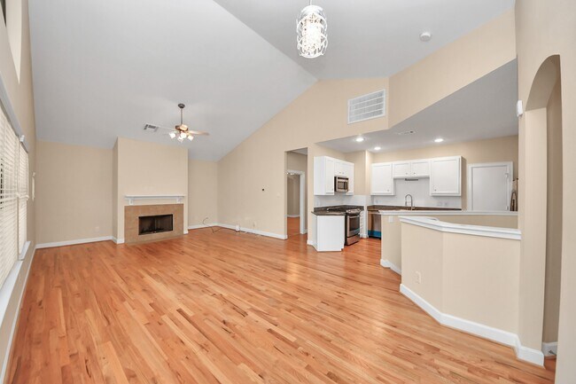 Building Photo - 3703 Main Plaza Dr