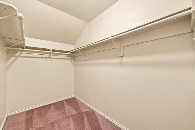 Building Photo - 16551 Pentonshire Ln