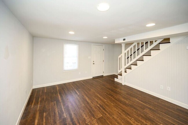 Building Photo - 610 Shepherd St