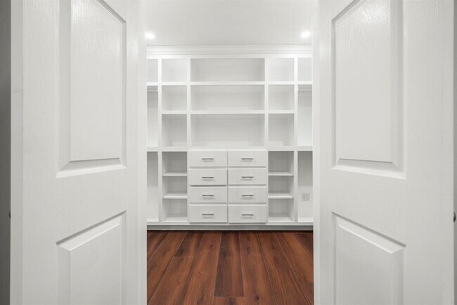 Building Photo - 4023 Breakwood Dr