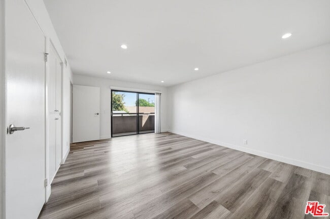 Building Photo - 6212 Fulton Ave