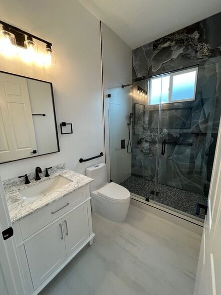 Building Photo - 8684 Oasis Ave