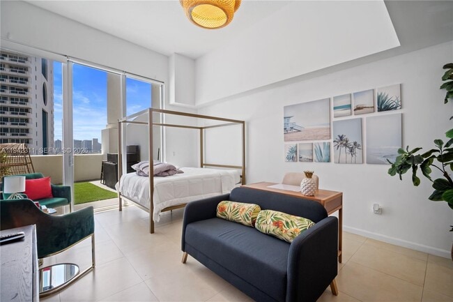 Building Photo - 1750 N Bayshore Dr